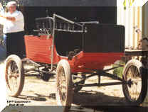 Bob Ullrich's 1899 Locomobile.jpg (38655 bytes)